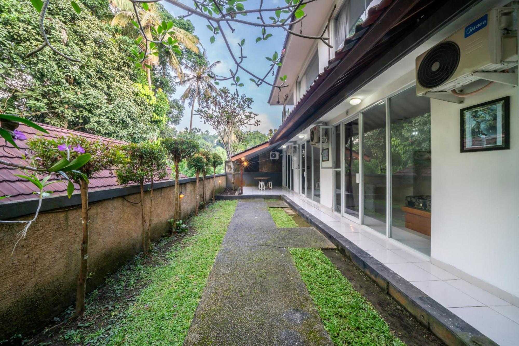 Uma Ubud Hotel Exterior photo
